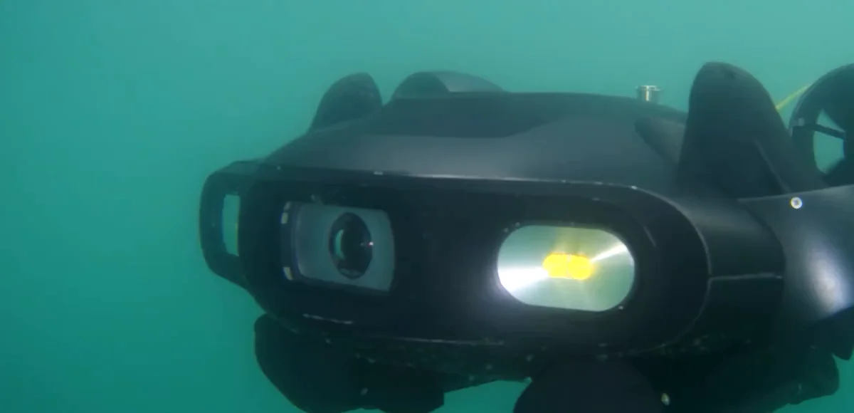 FIFISH E-GO 水中カメラと照明